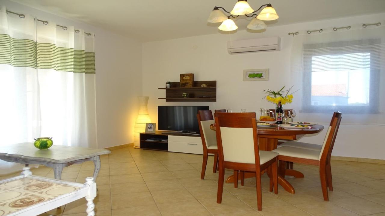 Holiday Home Iva With Pool Sukošan Extérieur photo