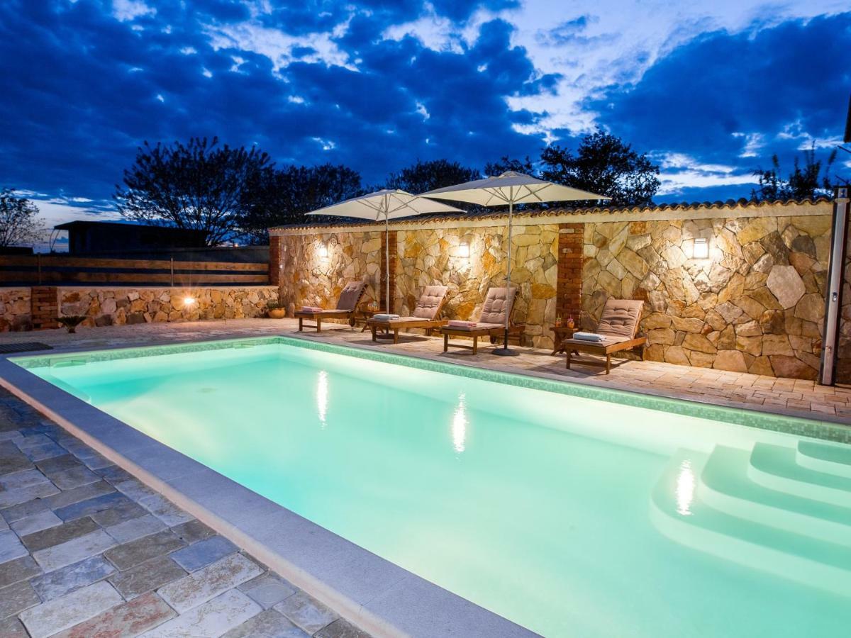 Holiday Home Iva With Pool Sukošan Extérieur photo